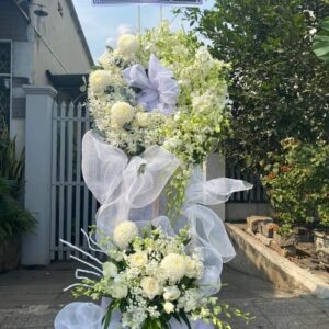 Kệ hoa chia buồn C64