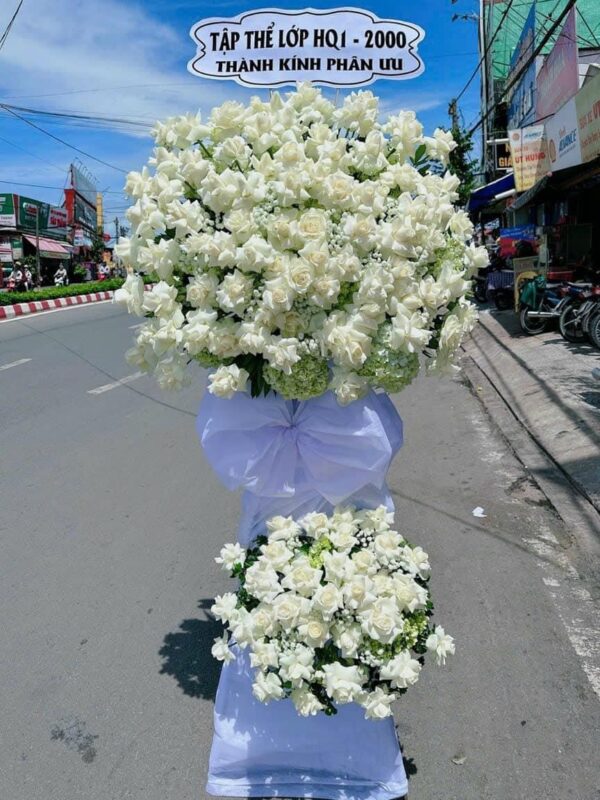 Kệ hoa chia buồn C114