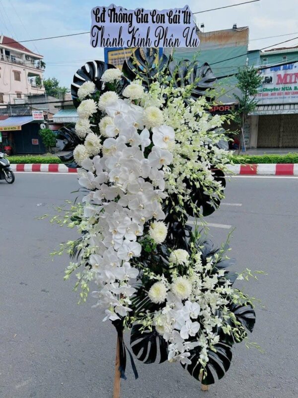 Kệ hoa chia buồn C89