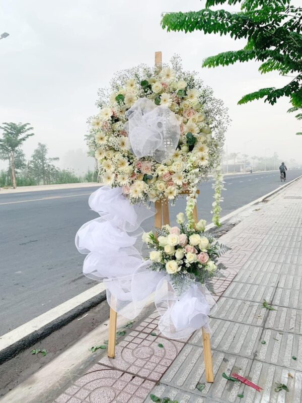 Kệ hoa chia buồn C130