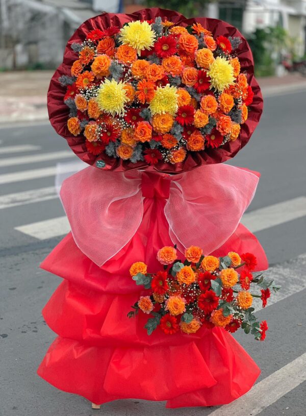 Kệ Hoa Chúc Mừng K83