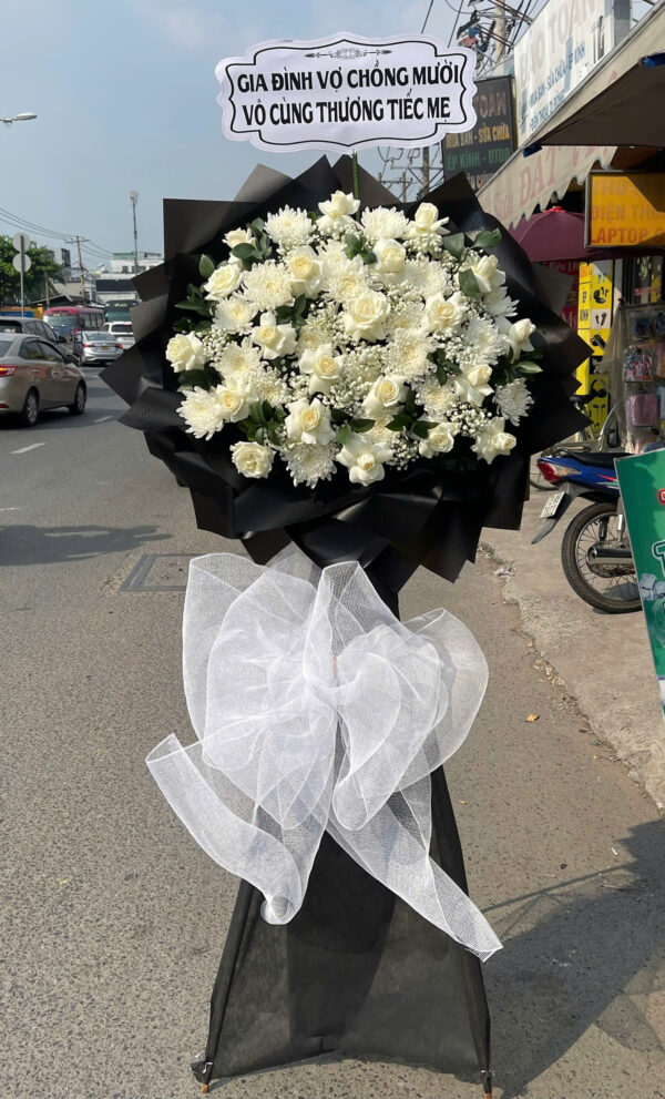 Kệ hoa chia buồn C168
