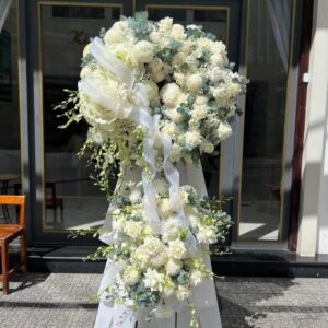 Kệ hoa chia buồn C215