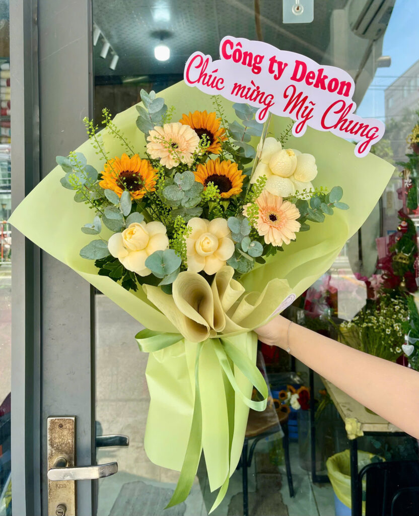 Điện hoa giá rẻ - Bó Hoa Chúc Mừng Tốt Nghiệp TN132